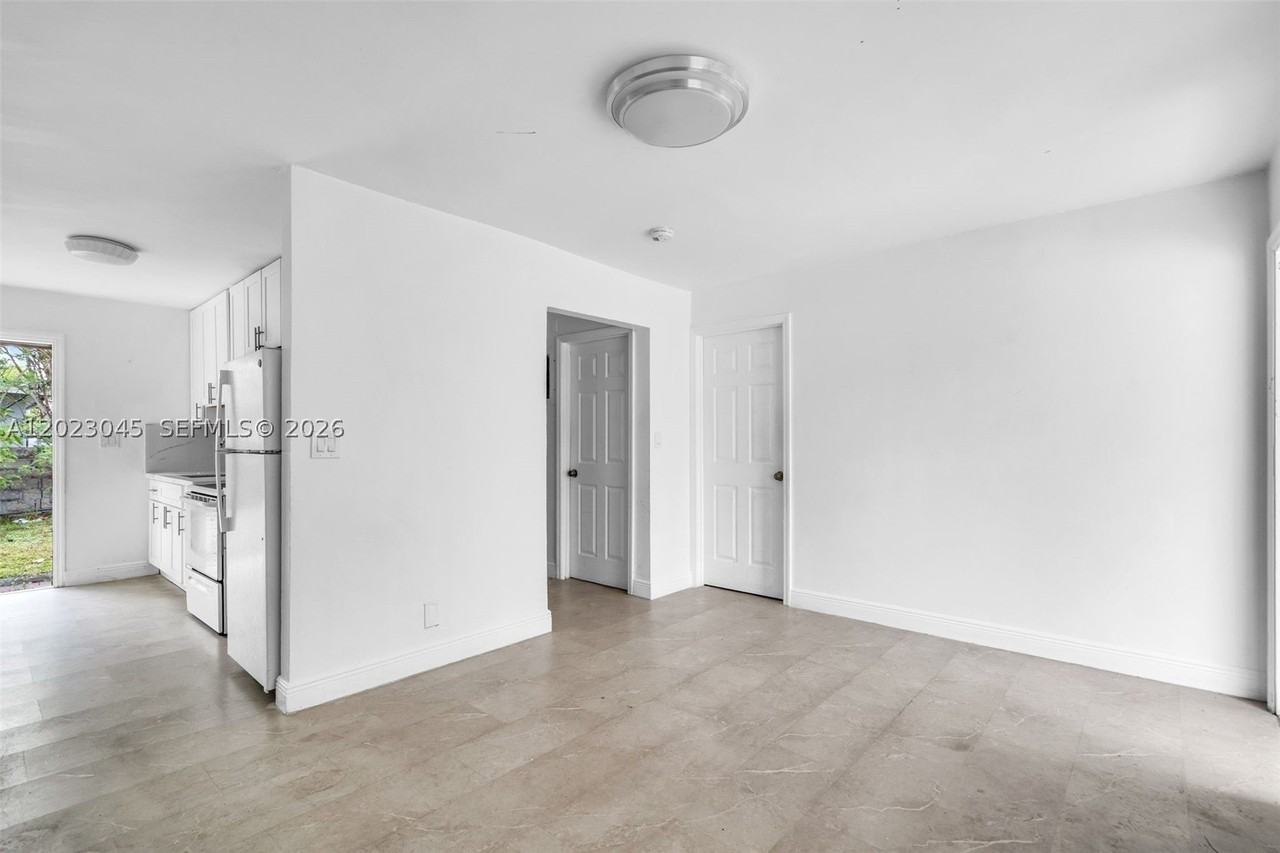 645 Nw 15th Ave #2 - Photo 6 of 29