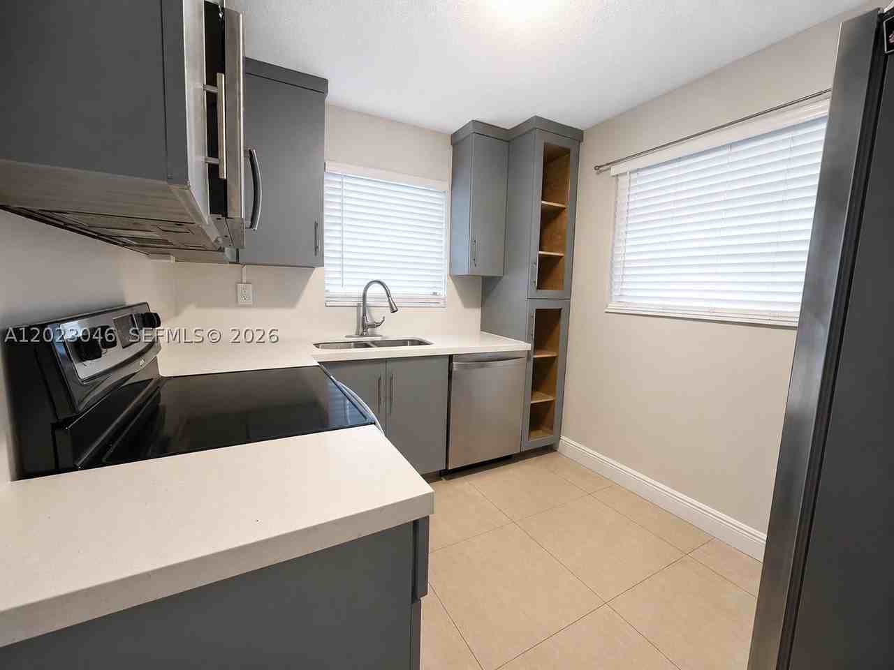 811 Nw 6th Ave #4 - Photo 2 of 24