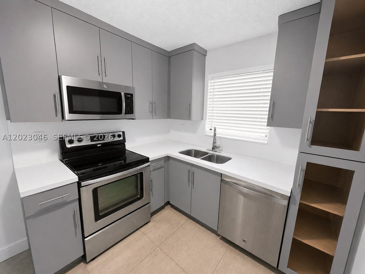 811 Nw 6th Ave #4 - Photo 3 of 24