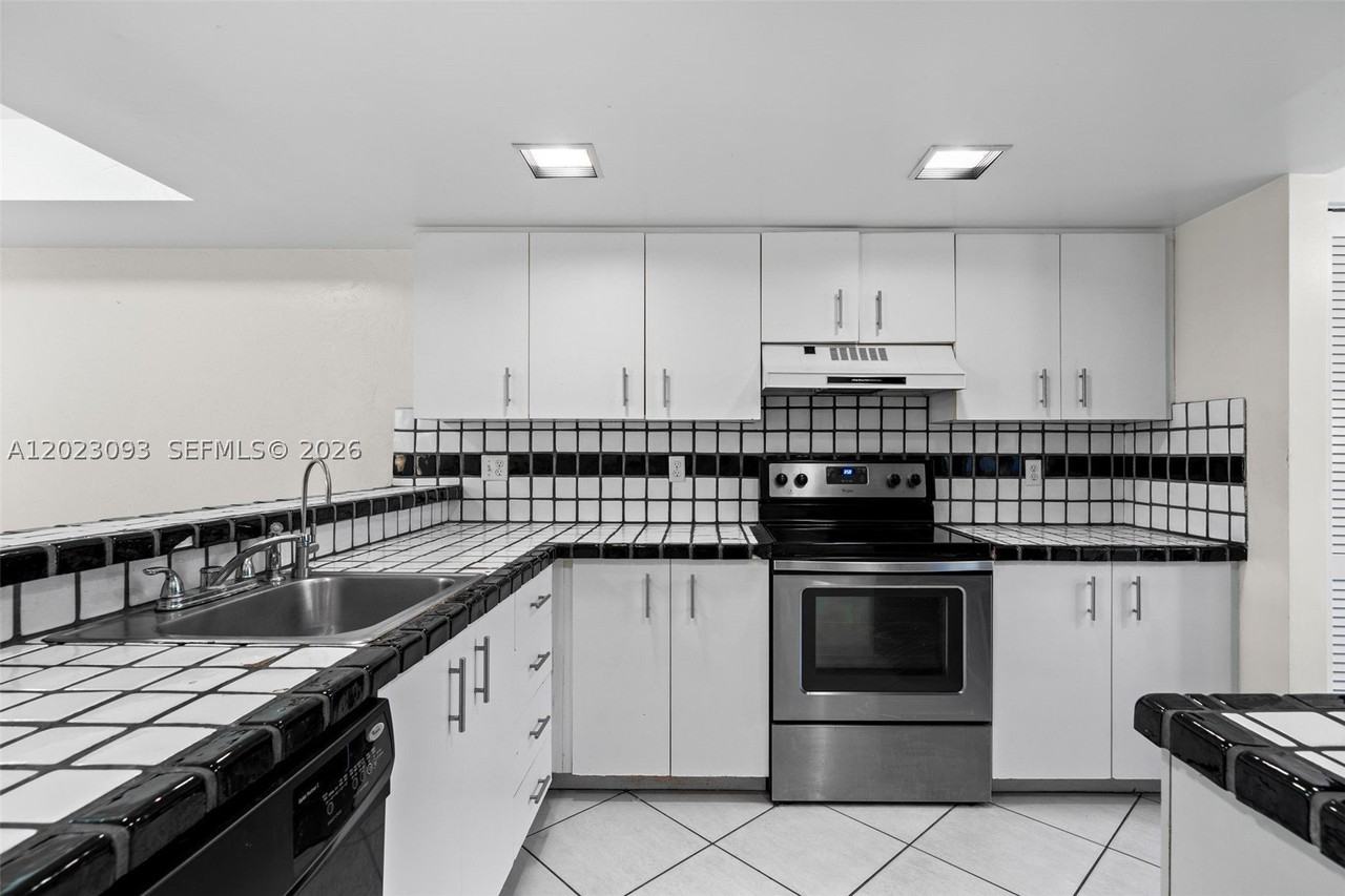 4241 Sw 71st Way #4241 - Photo 5 of 37