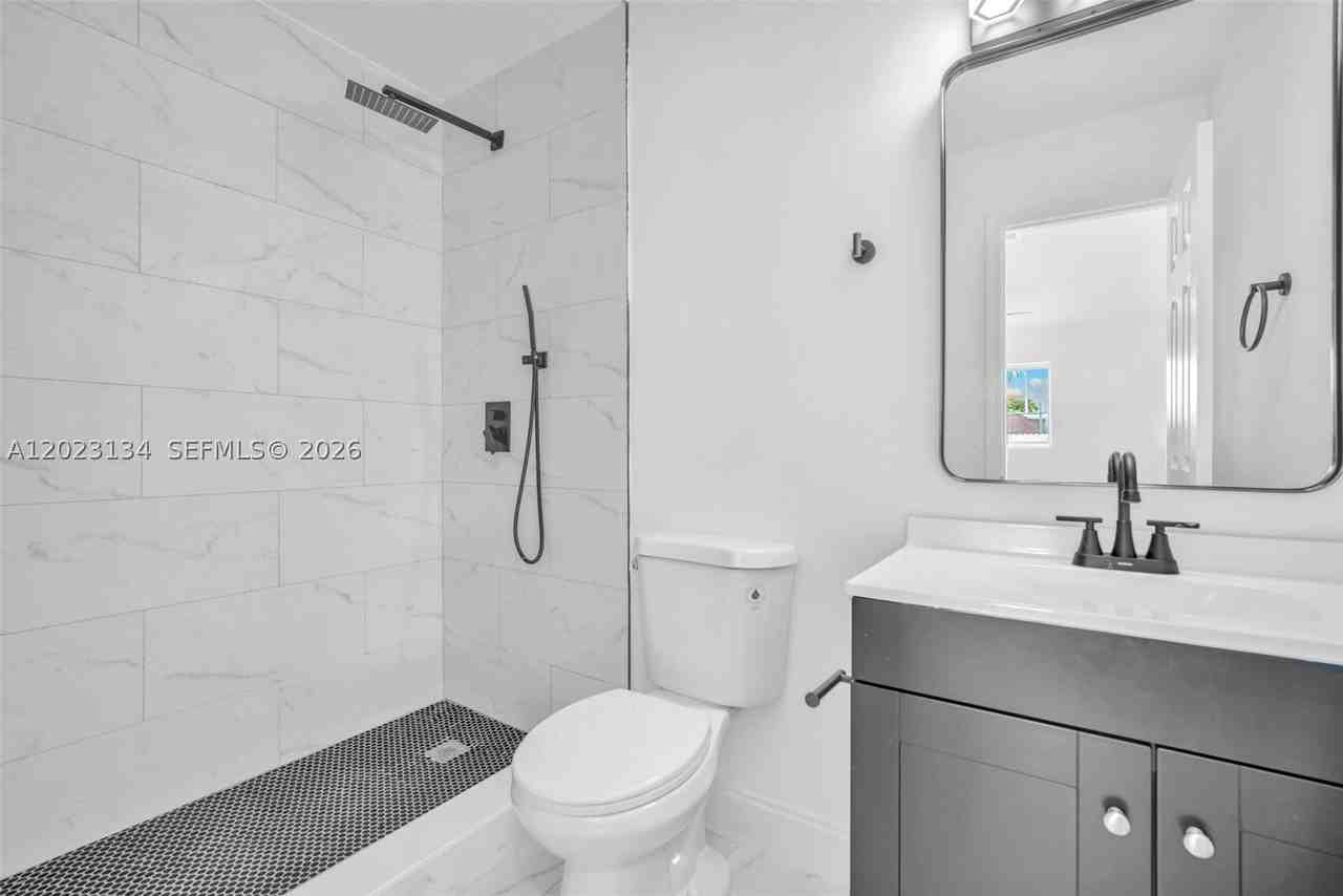 2572 Nw 20th St #A - Photo 6 of 36