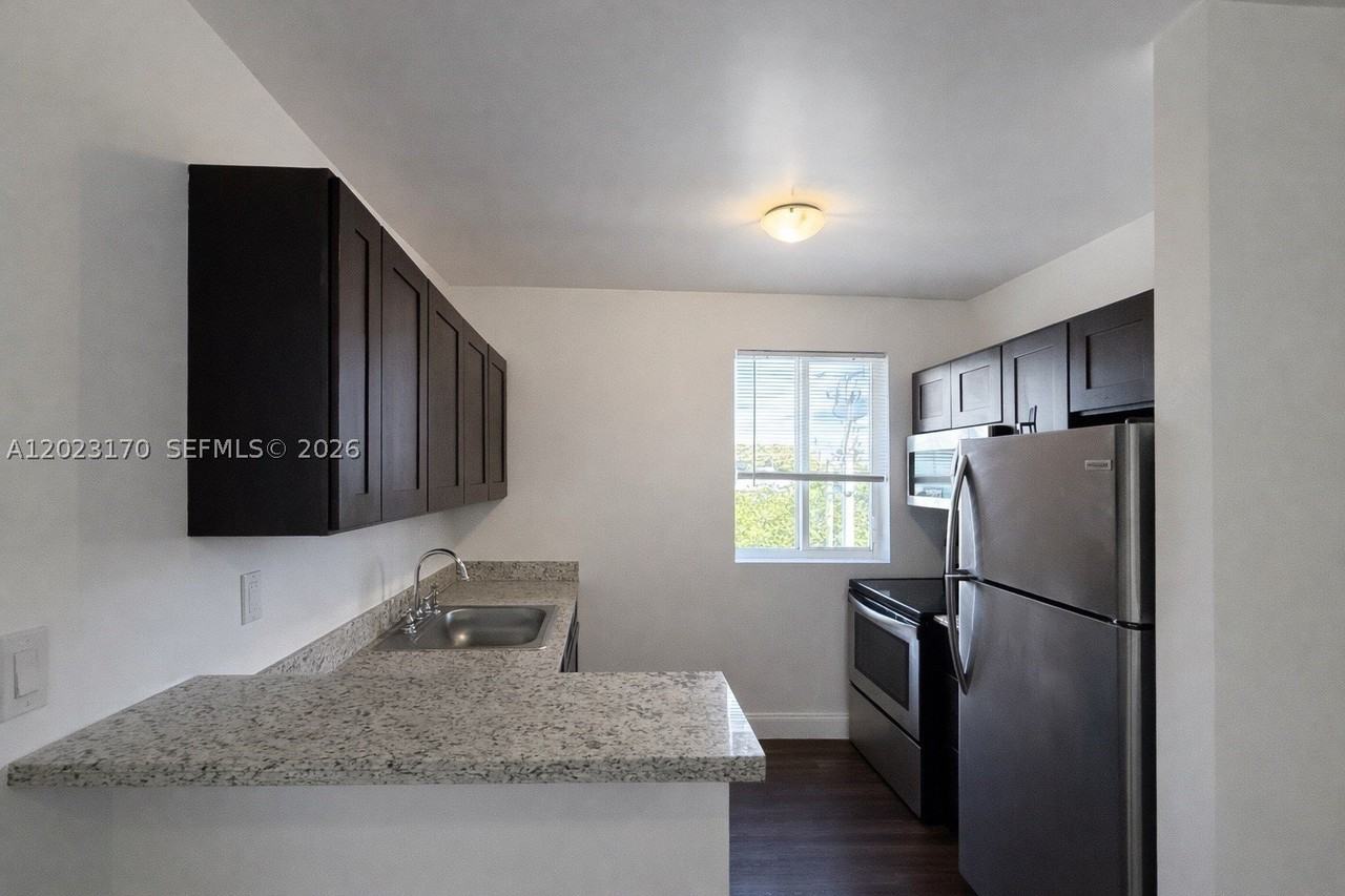 540 Nw 7th St #36 - Photo 3 of 11