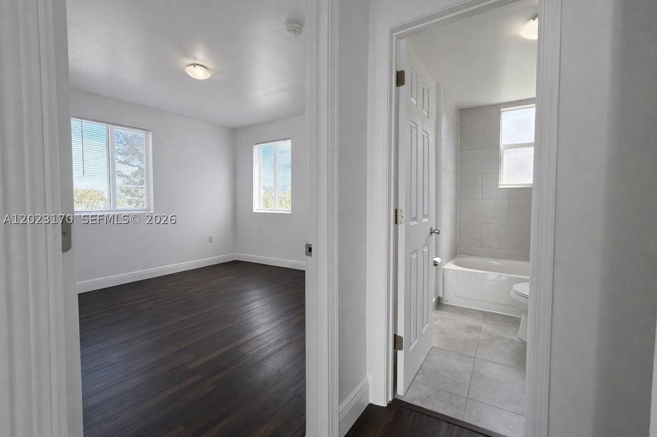 540 Nw 7th St #36 - Photo 4 of 11