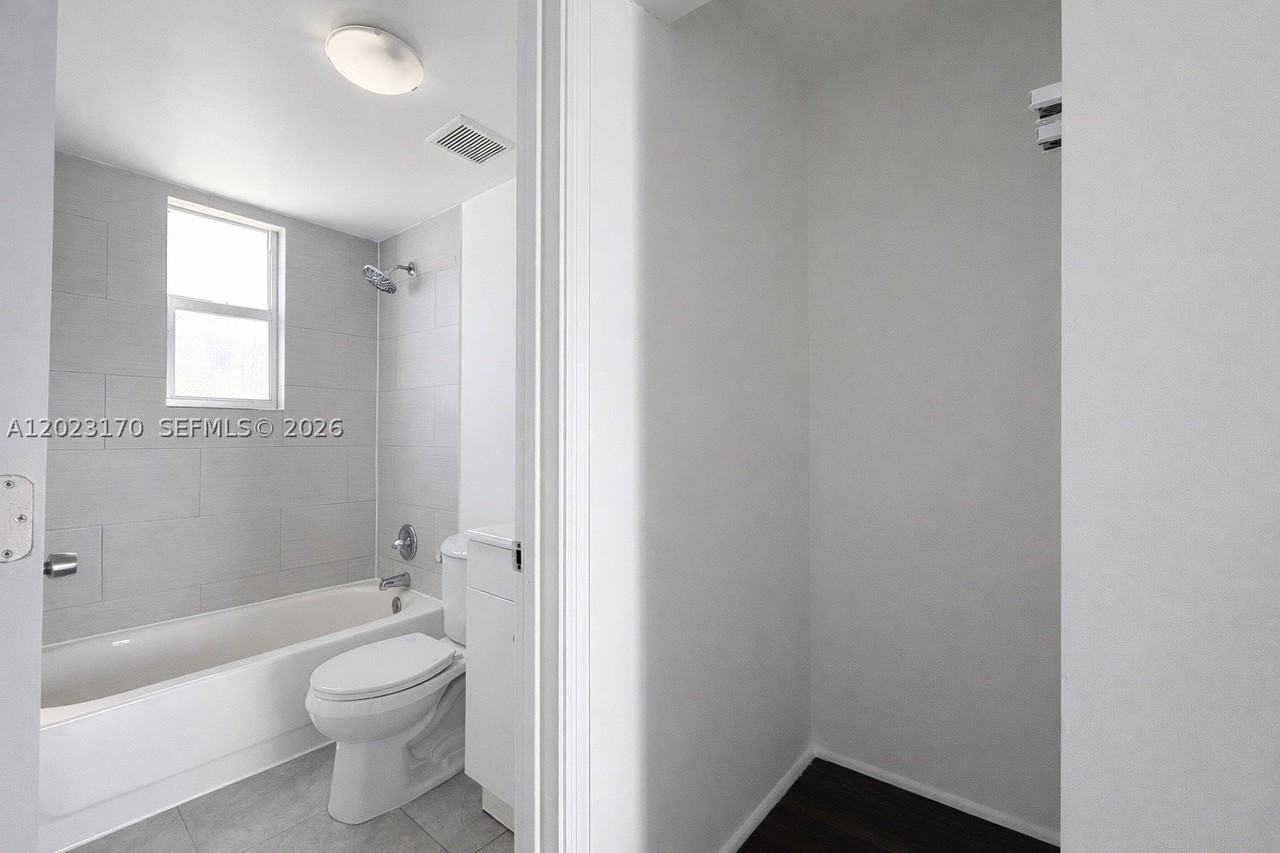 540 Nw 7th St #36 - Photo 7 of 11