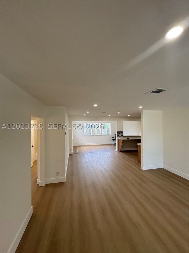 7150 Sw 10th St - Photo 2 of 12