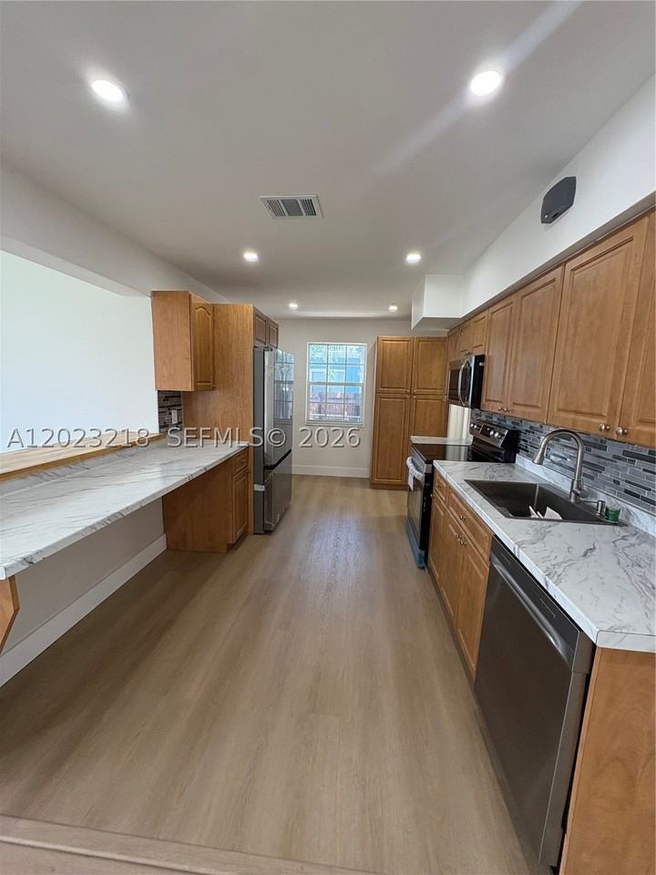 7150 Sw 10th St - Photo 6 of 12