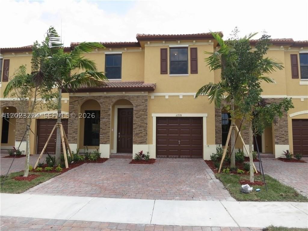 11376 Sw 233rd St #11376 - Photo 2 of 14