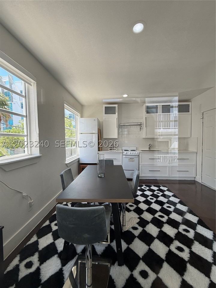 723 2nd St #8 - Photo 6 of 8