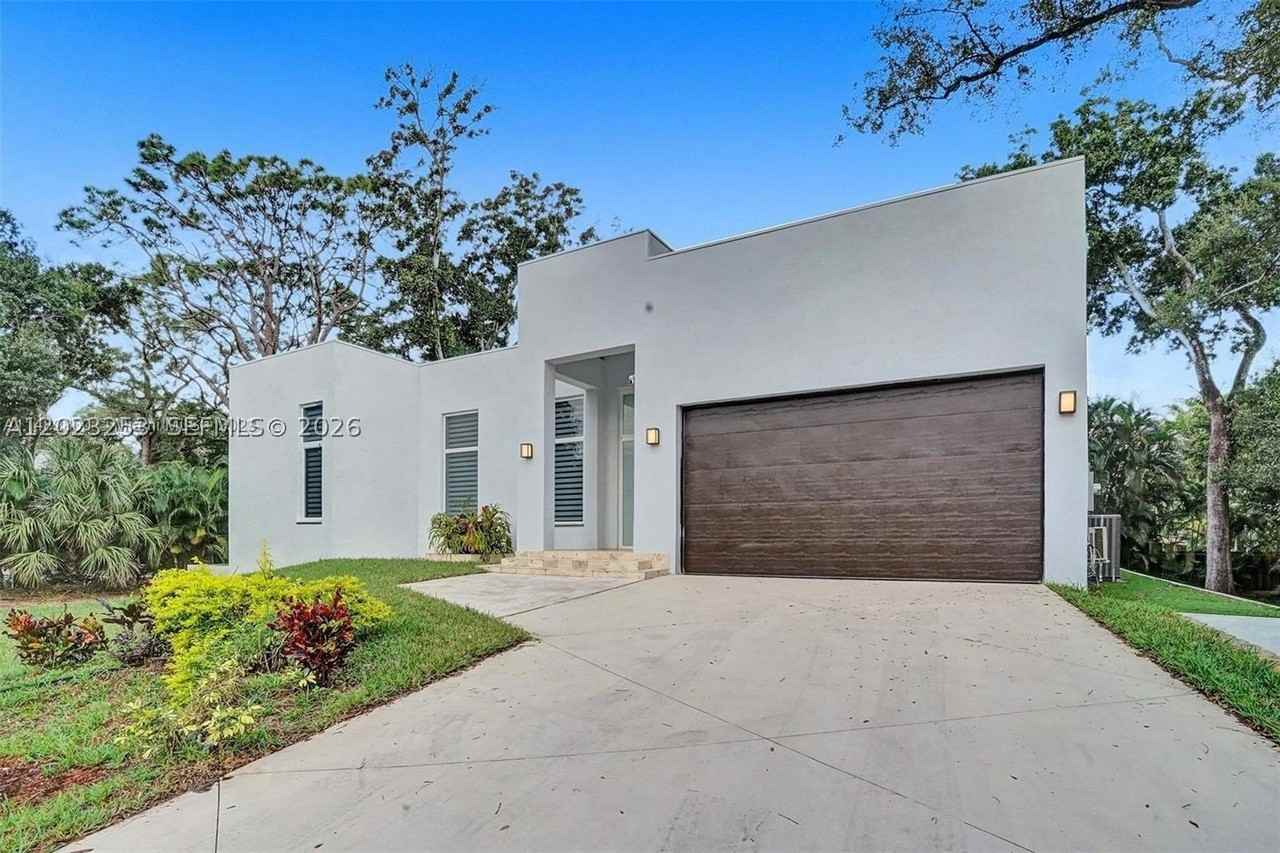 1759 Sw 30th Pl #0 - Photo 7 of 50