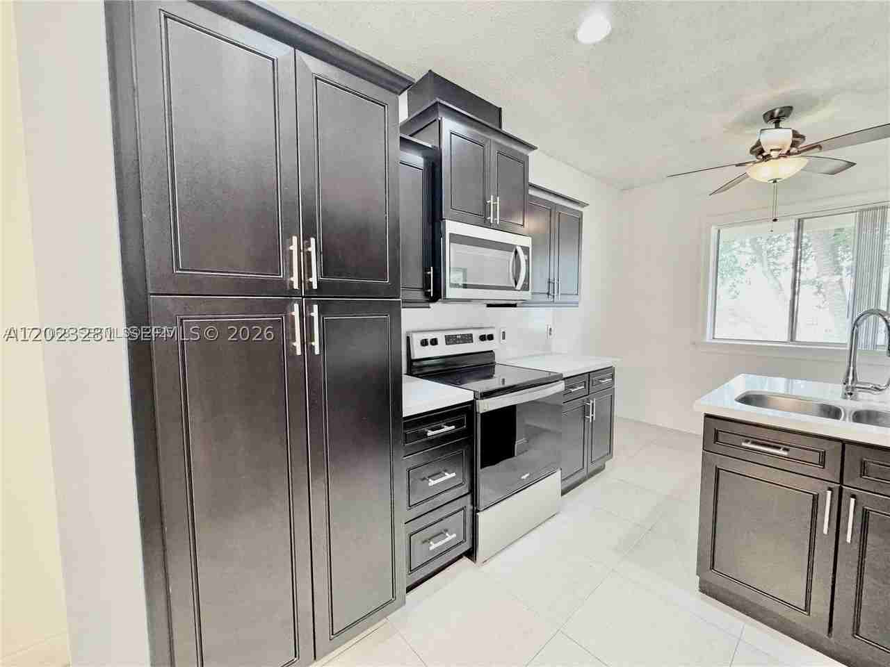 16320 Malibu Dr #10 - Photo 5 of 29