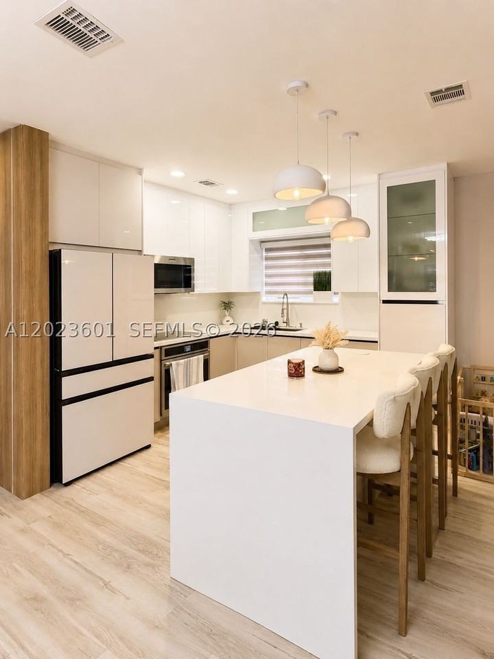 220 Se 32nd Ter - Photo 7 of 27