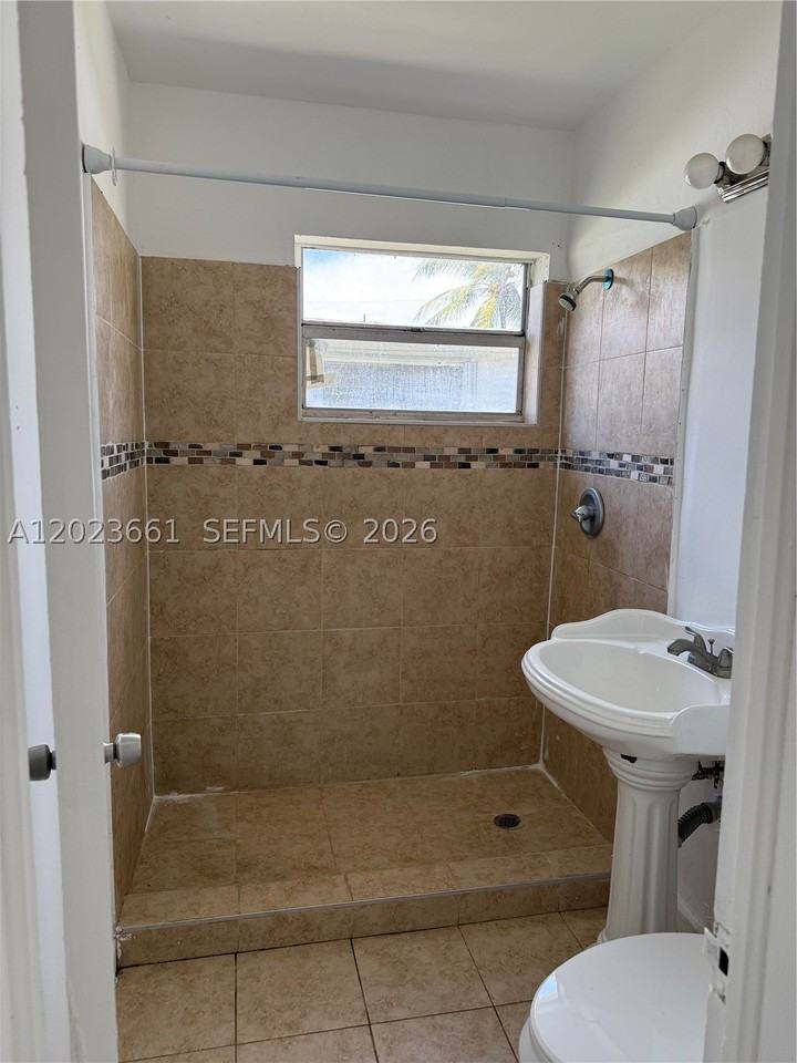 3810 Sw 25th St #1 - Photo 4 of 8
