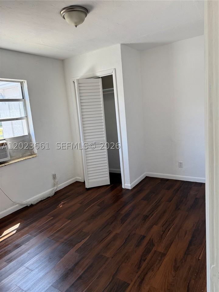 3810 Sw 25th St #1 - Photo 5 of 8