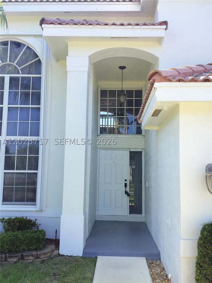 17883 Sw 5th St - Photo 3 of 50