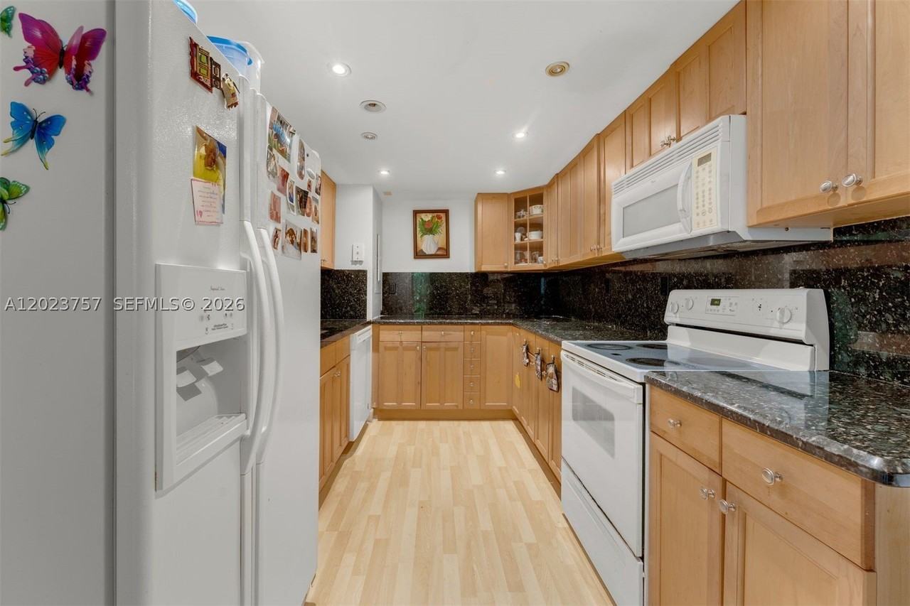 2000 Towerside Ter #308 - Photo 7 of 16