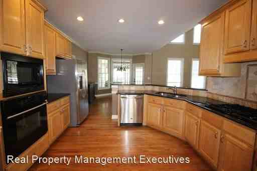 320 Rissington Pse - Photo 3 of 21