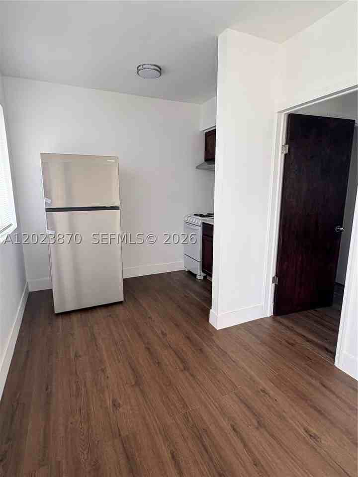 2052 Sw 7th St #4 - Photo 3 of 10