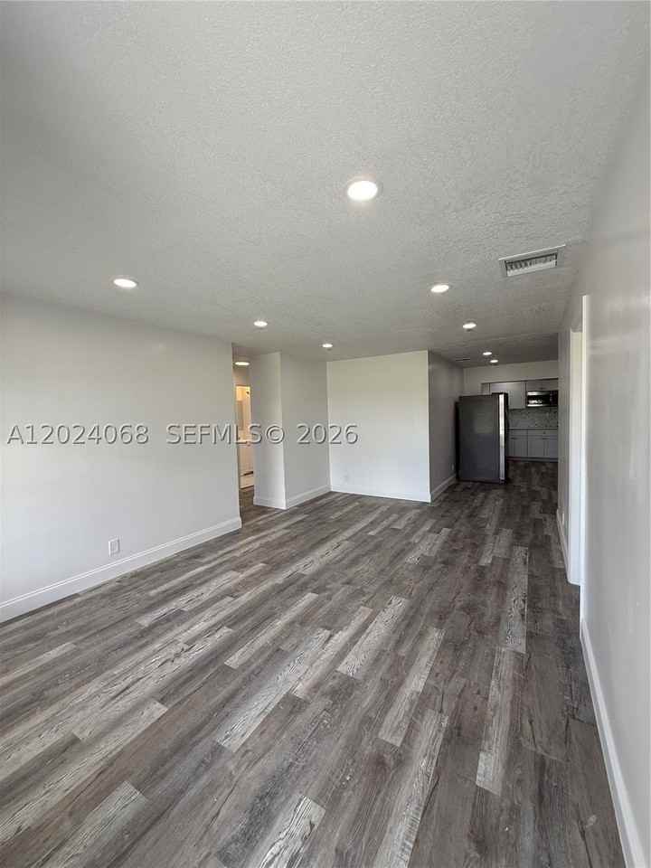 2161 Nw 26th Ave - Photo 4 of 43