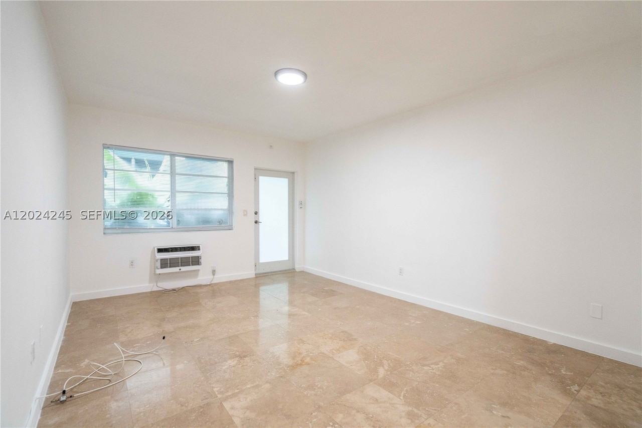 1120 Euclid Ave #6 - Photo 2 of 13