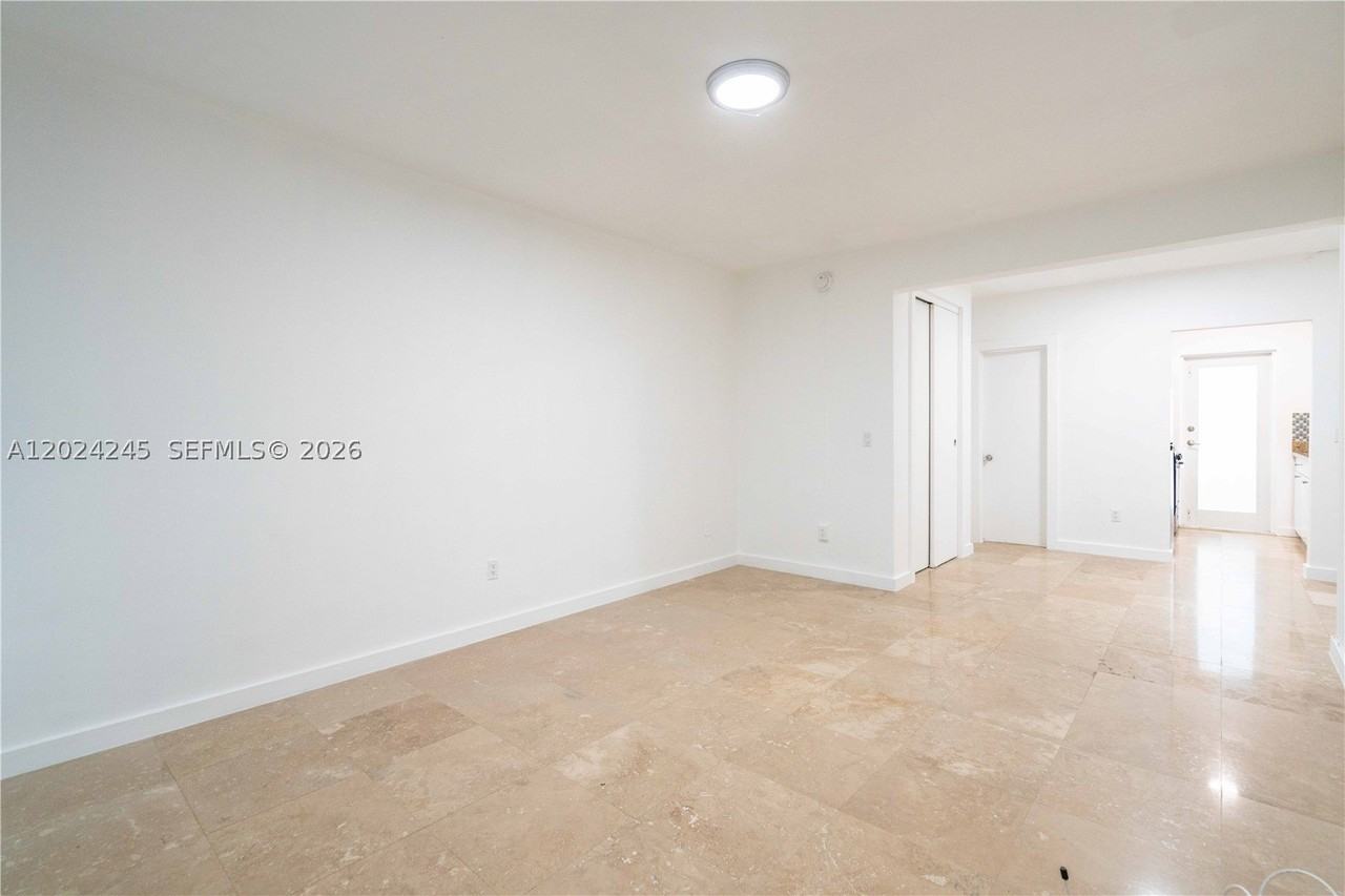 1120 Euclid Ave #6 - Photo 4 of 13