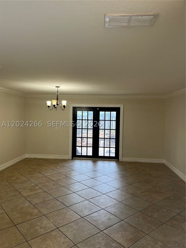 1126 Ne 209th Ter - Photo 6 of 35