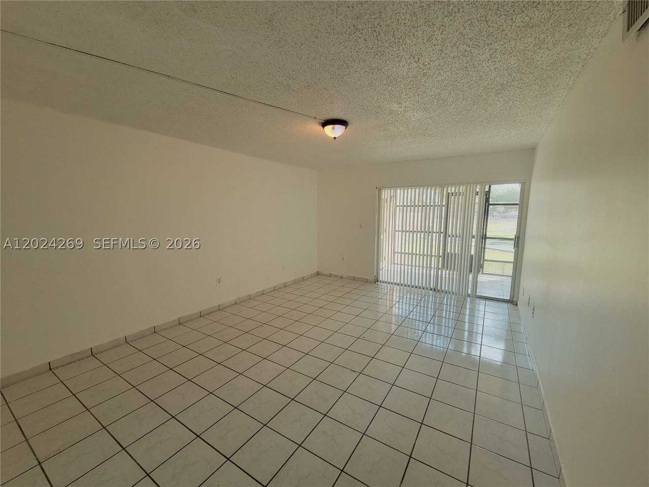 13701 Kendale Lakes Cir #B112 - Photo 4 of 11