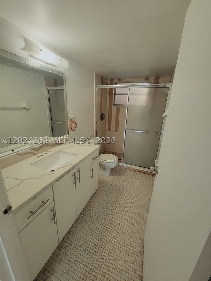 13701 Kendale Lakes Cir #B112 - Photo 7 of 11