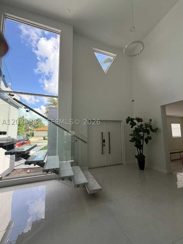 10462 Nw 130th St #1 - Photo 4 of 11