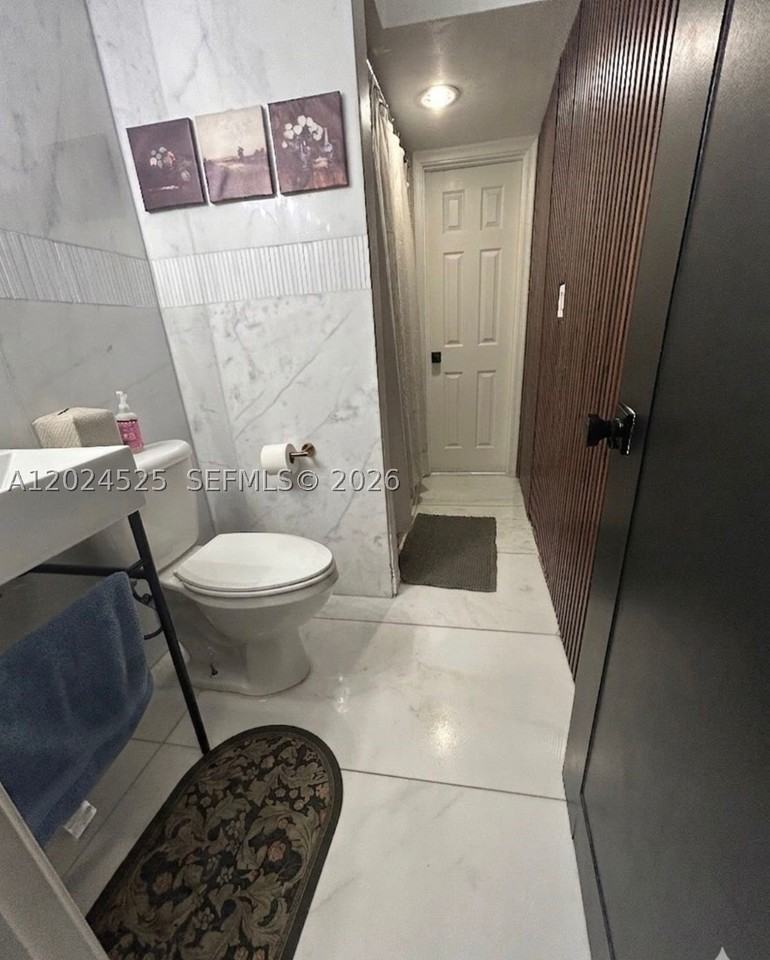 5450 Sw 55th Ave #1 - Photo 4 of 18