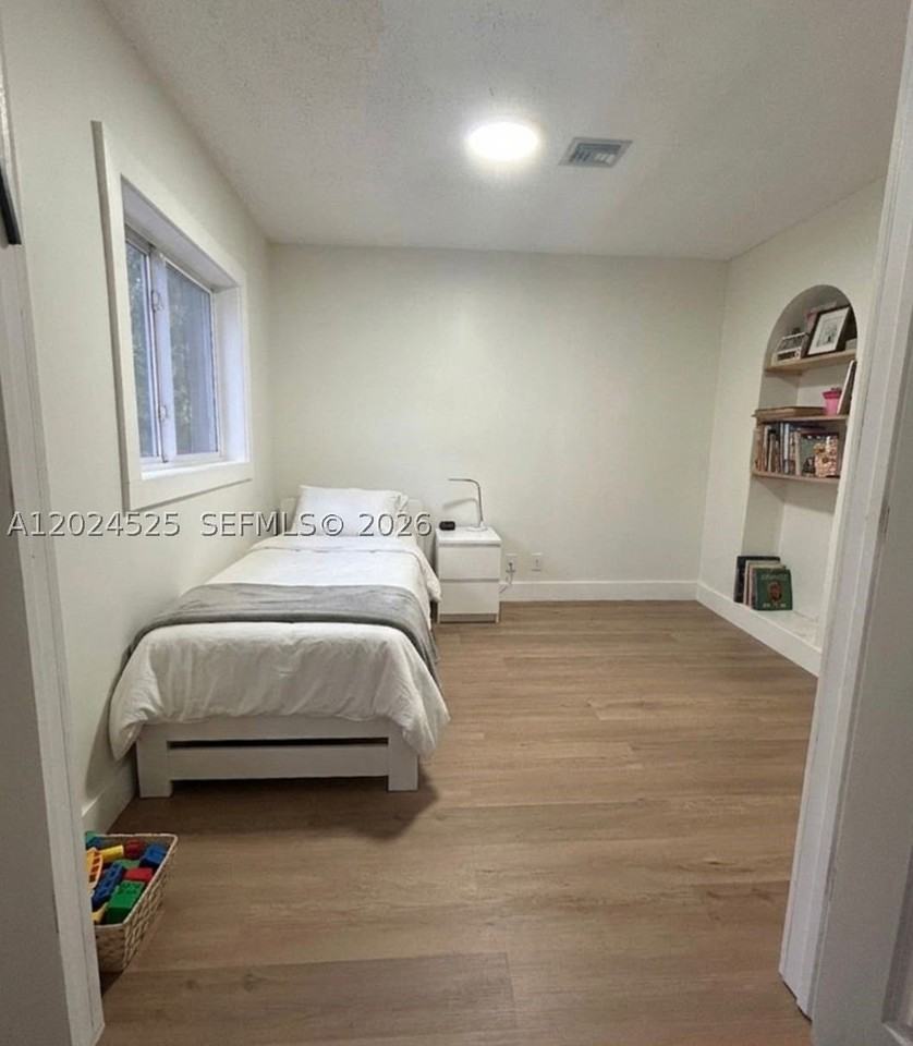 5450 Sw 55th Ave #1 - Photo 5 of 18