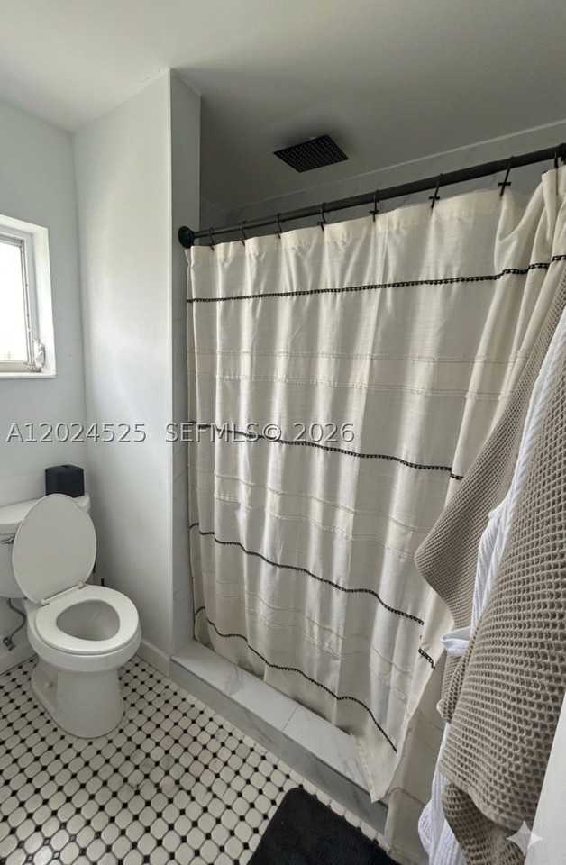 5450 Sw 55th Ave #1 - Photo 6 of 18