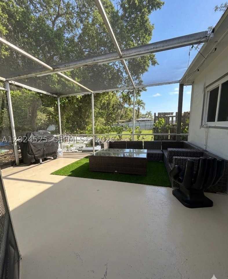 5450 Sw 55th Ave #1 - Photo 7 of 18