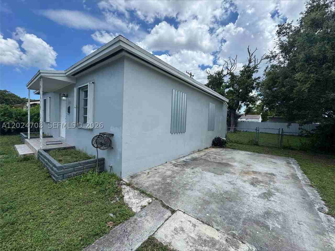 1320 Nw 87th St - Photo 2 of 10