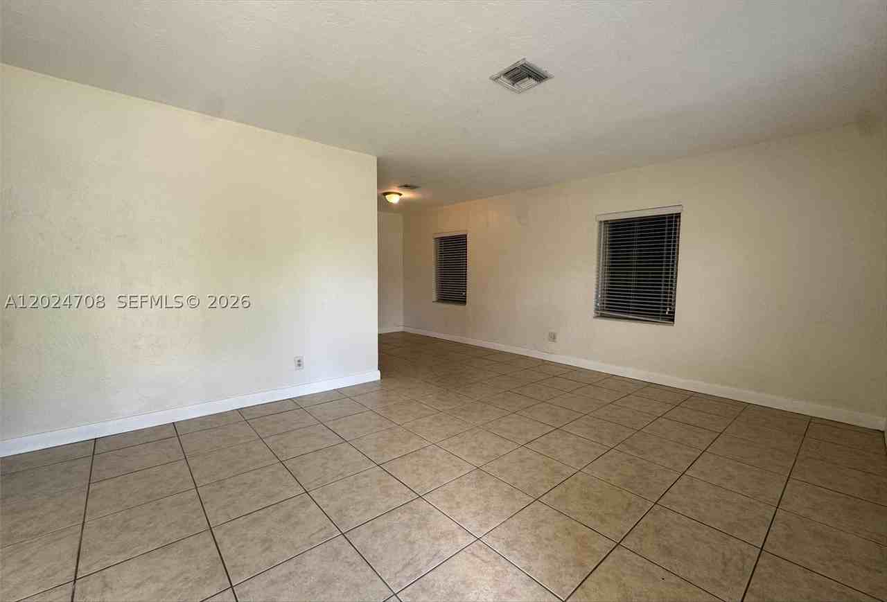 1320 Nw 87th St - Photo 4 of 10