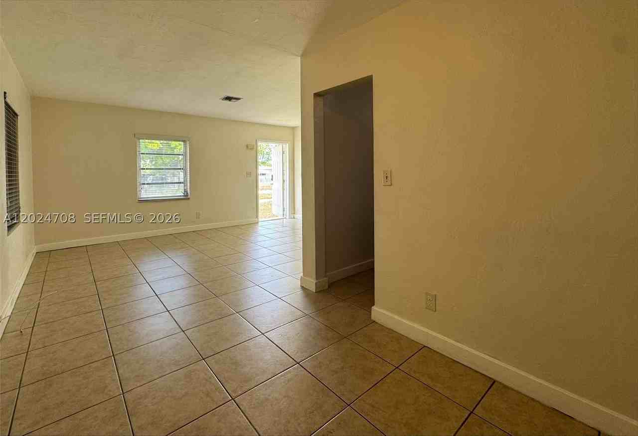 1320 Nw 87th St - Photo 6 of 10