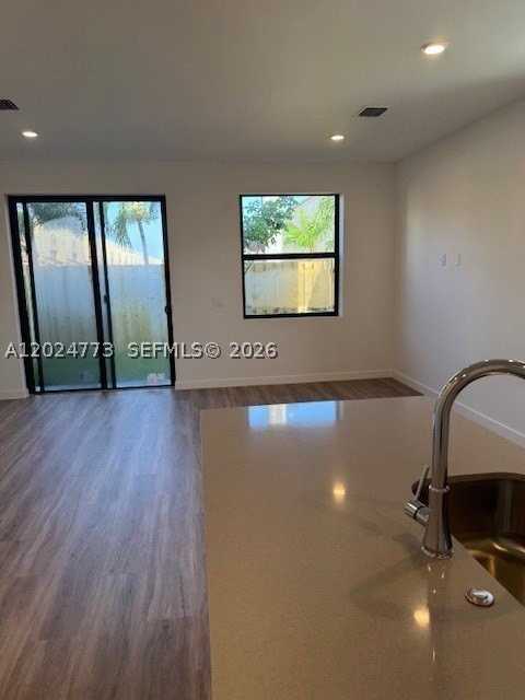 151 Nw 10th Ter #151D - Photo 7 of 21