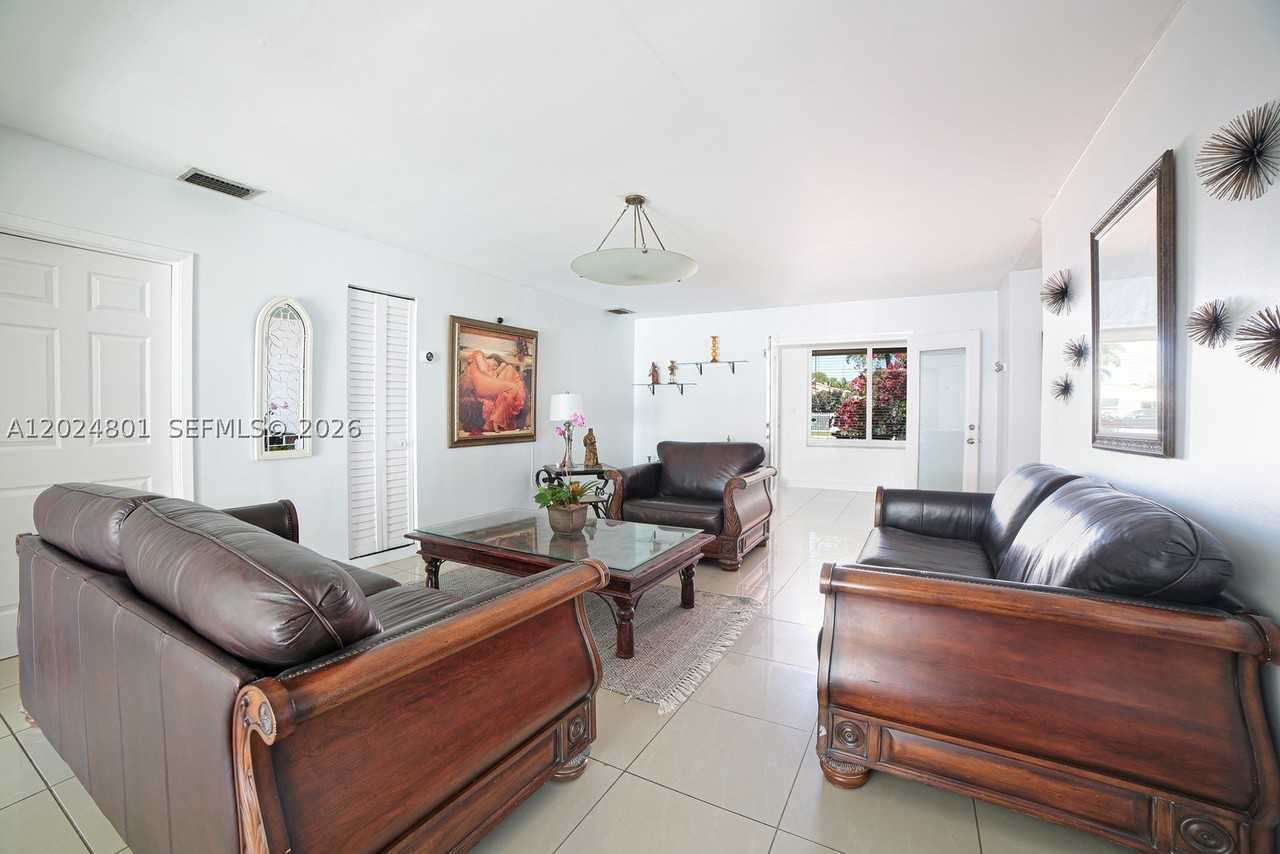 1380 71st St #1380 - Photo 4 of 11