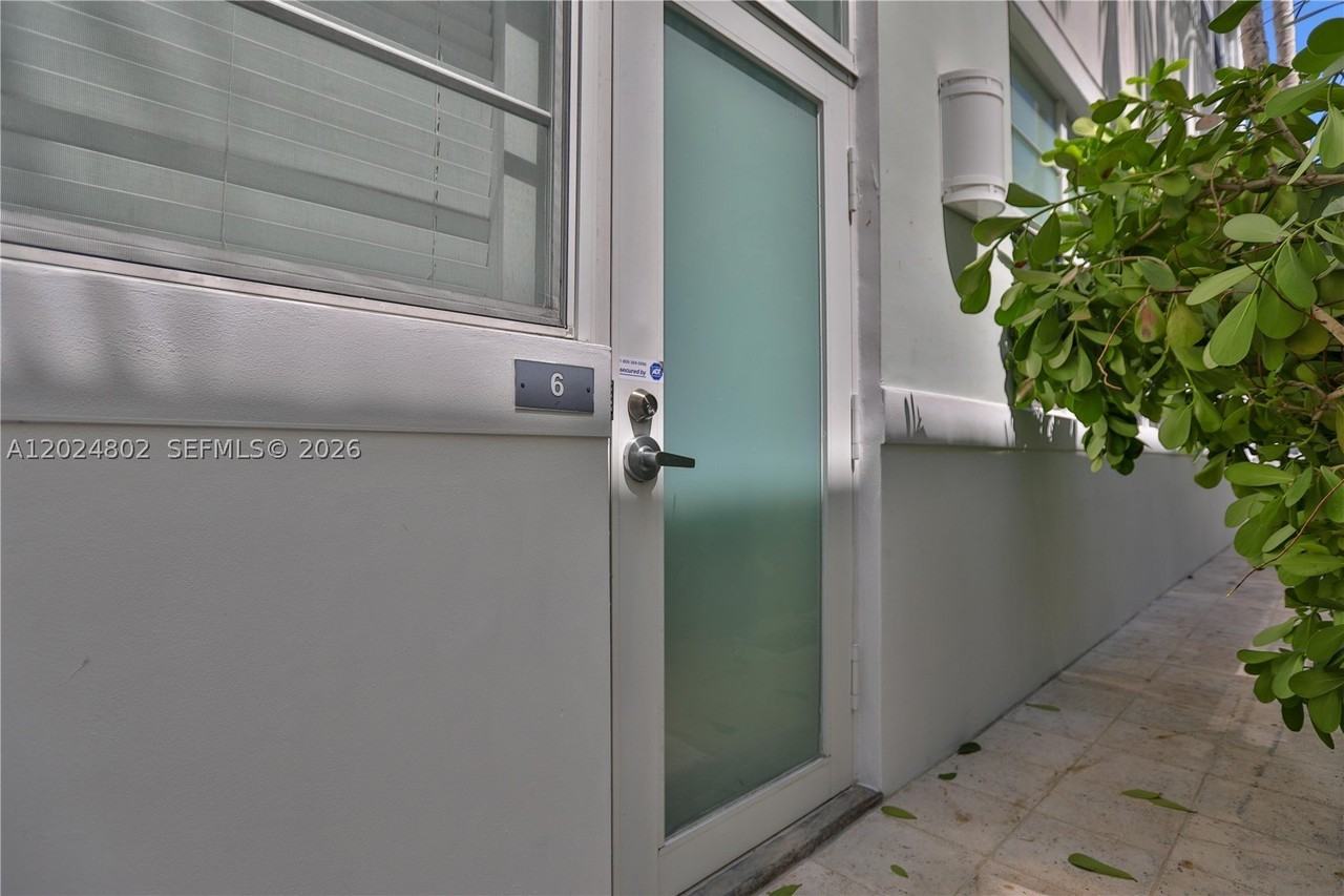 935 Euclid Ave #6 - Photo 4 of 32