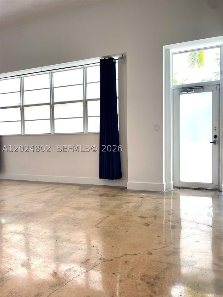 935 Euclid Ave #6 - Photo 3 of 32