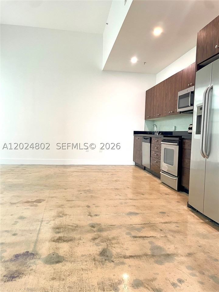 935 Euclid Ave #6 - Photo 6 of 32