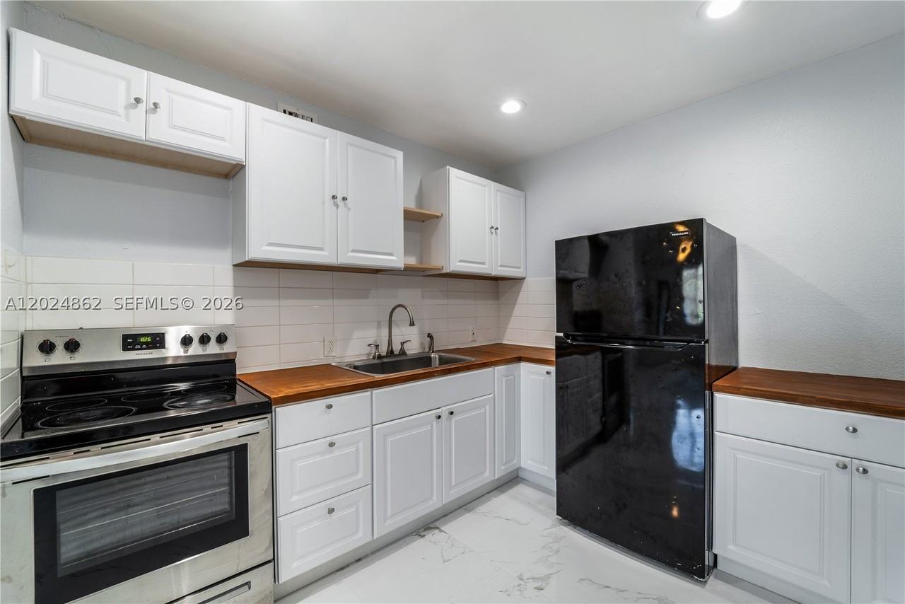 22300 Sw 117th Ave #4 - Photo 4 of 27