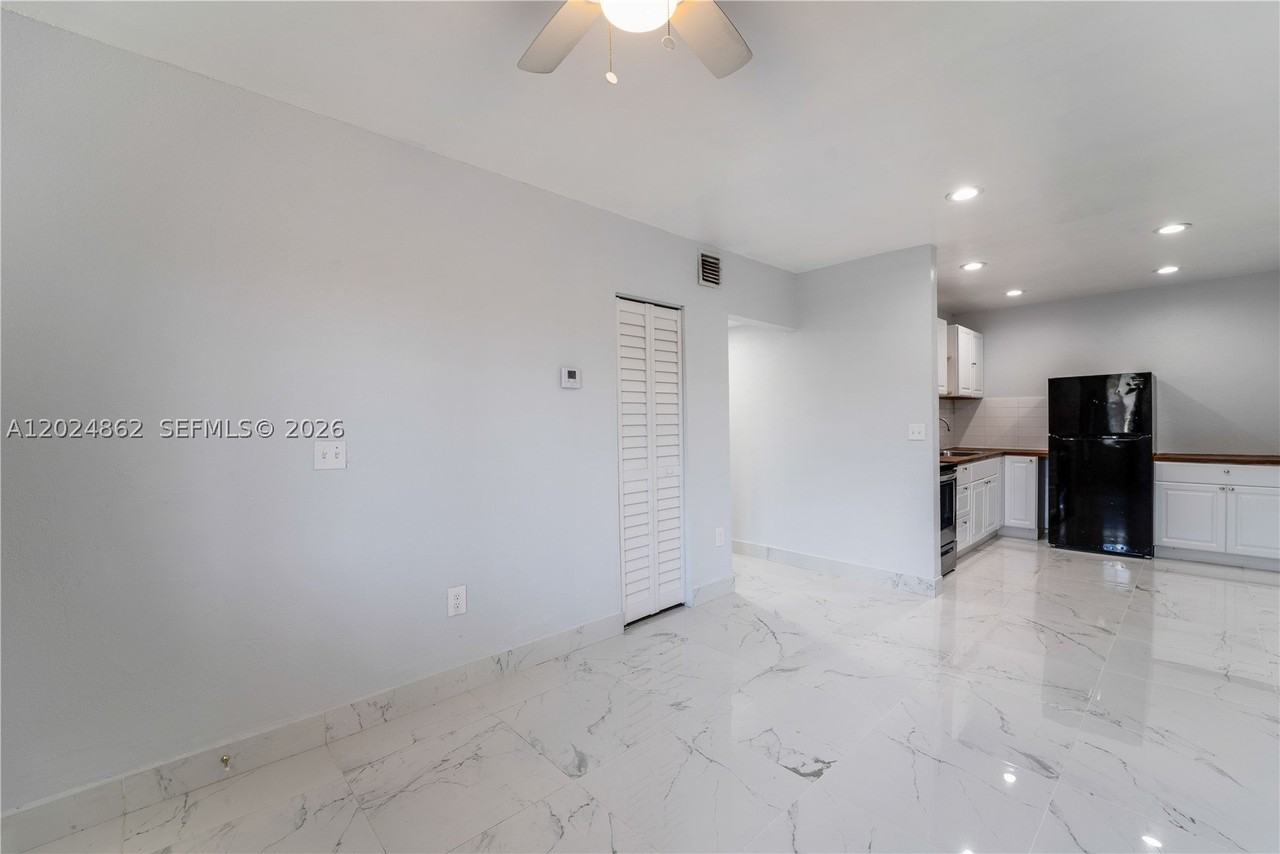 22300 Sw 117th Ave #4 - Photo 5 of 27