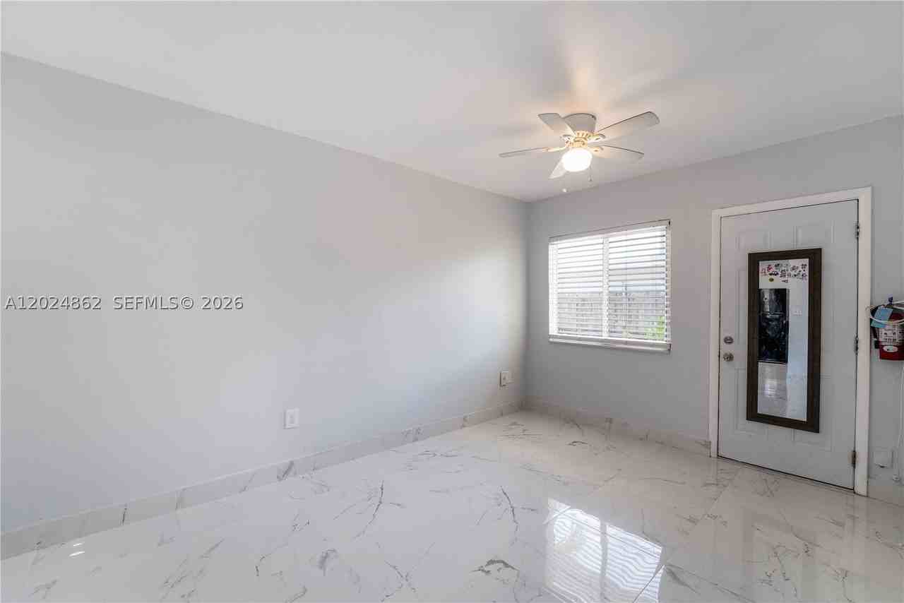 22300 Sw 117th Ave #4 - Photo 7 of 27