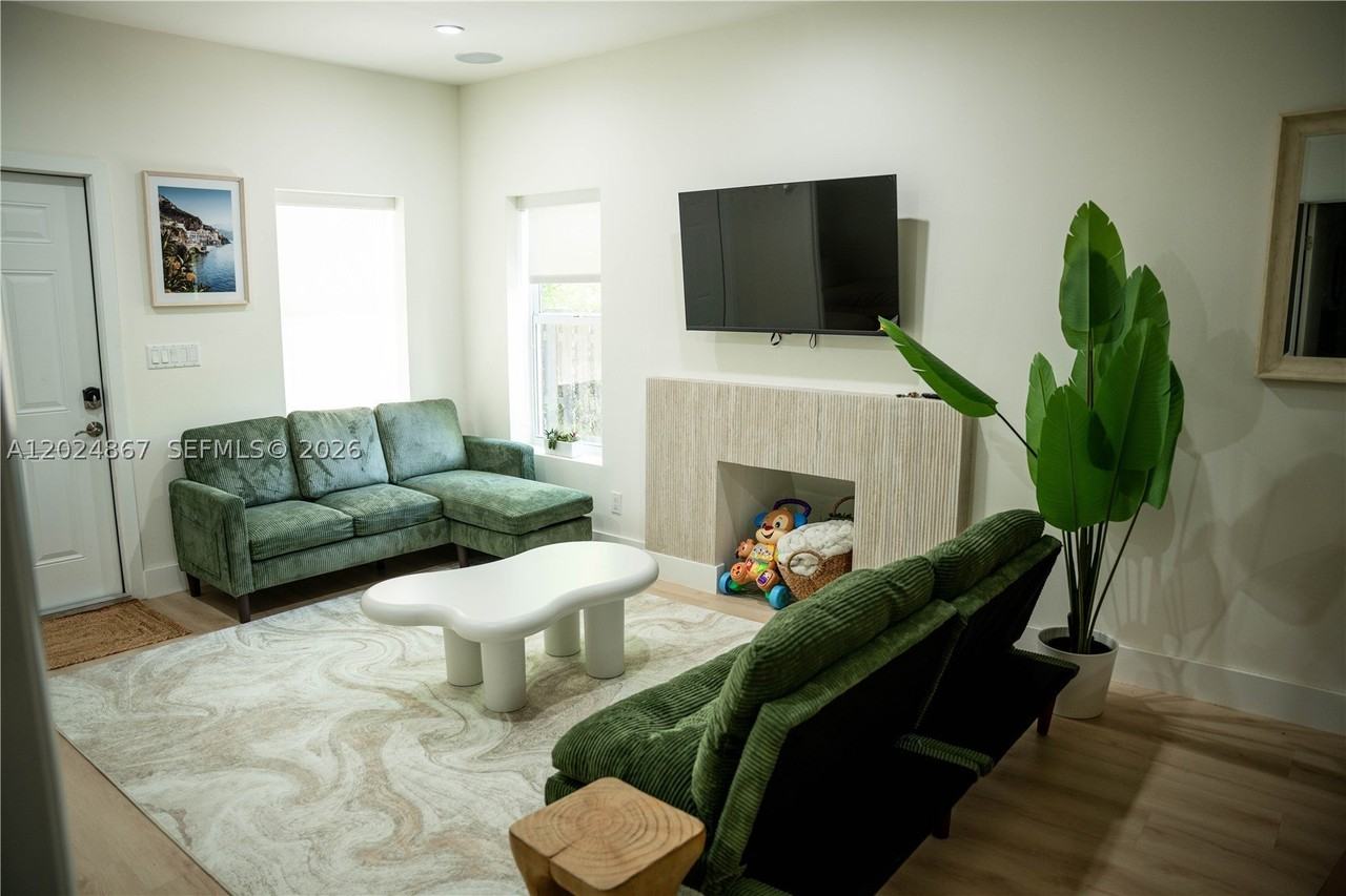 247 Nw 58th St - Photo 6 of 30