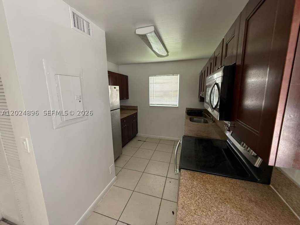 6921 Pembroke Rd #6927 - Photo 5 of 10