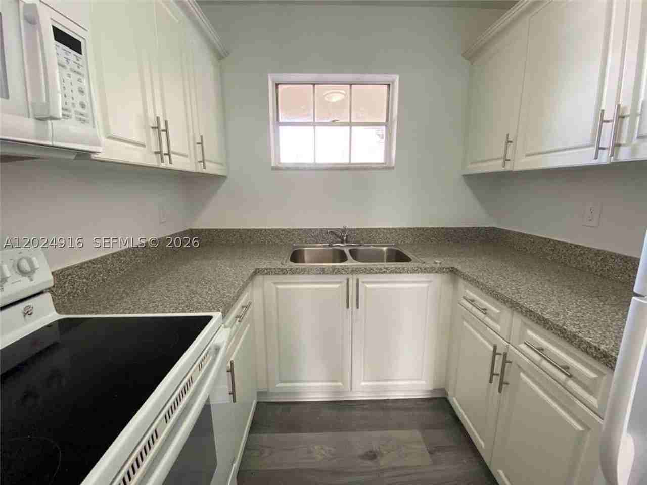 2460 Taylor St #1C - Photo 5 of 35