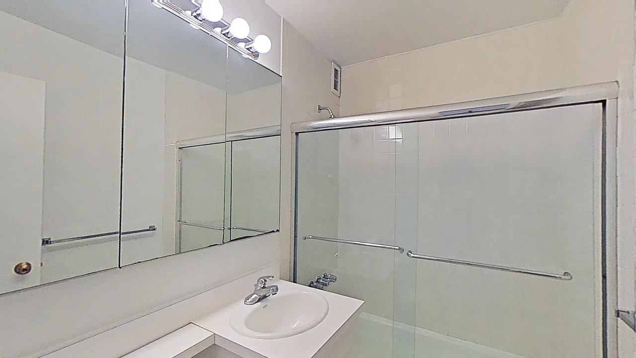 365 W 52nd St #4F - Photo 2 of 8