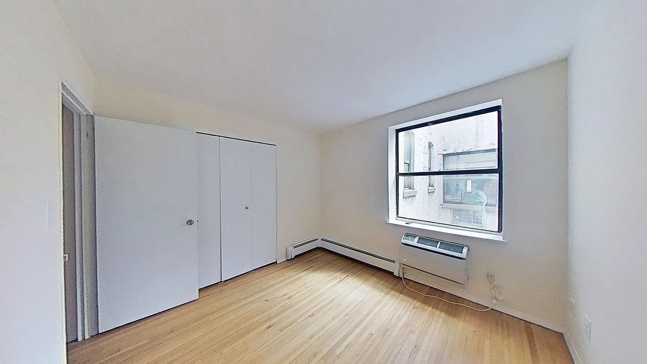 365 W 52nd St #4F - Photo 6 of 8