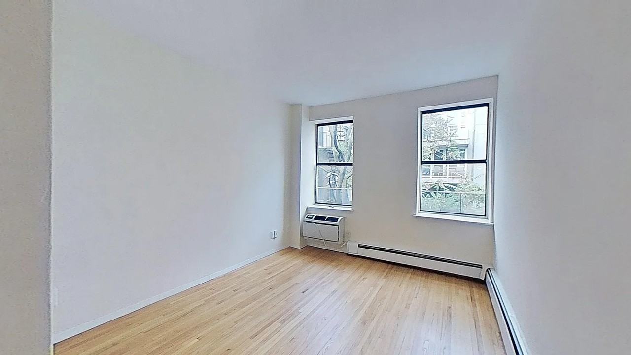 365 W 52nd St #4F - Photo 7 of 8