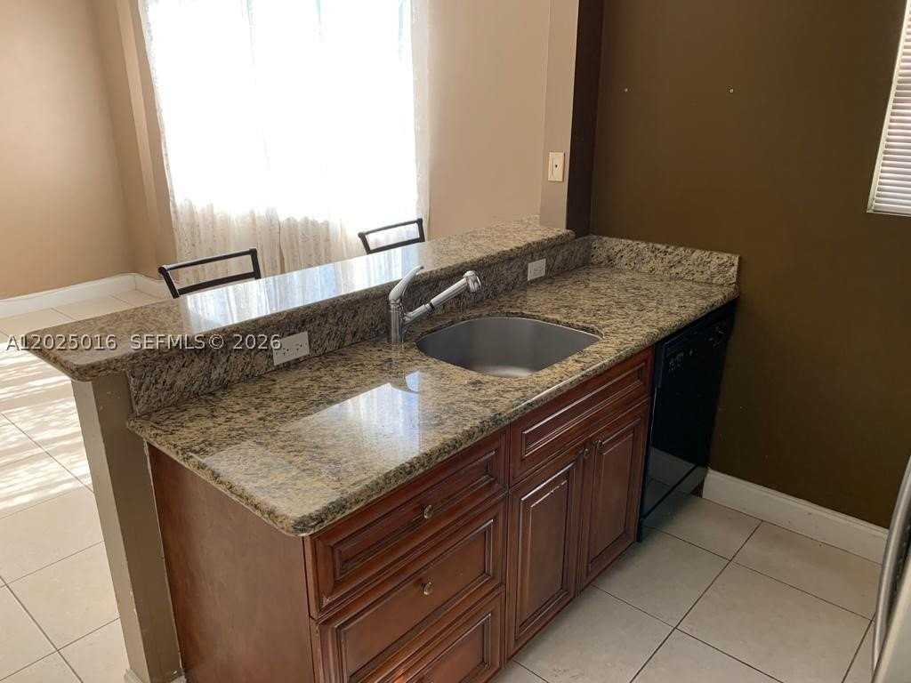 400 Sw 2nd St #201 - Photo 5 of 12